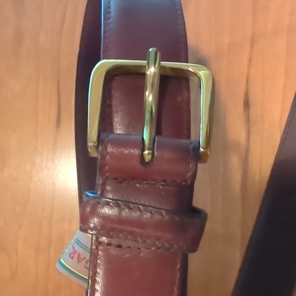 Thin brown Trafalgar leather belt size 38 with gold buckle, excellent condition.